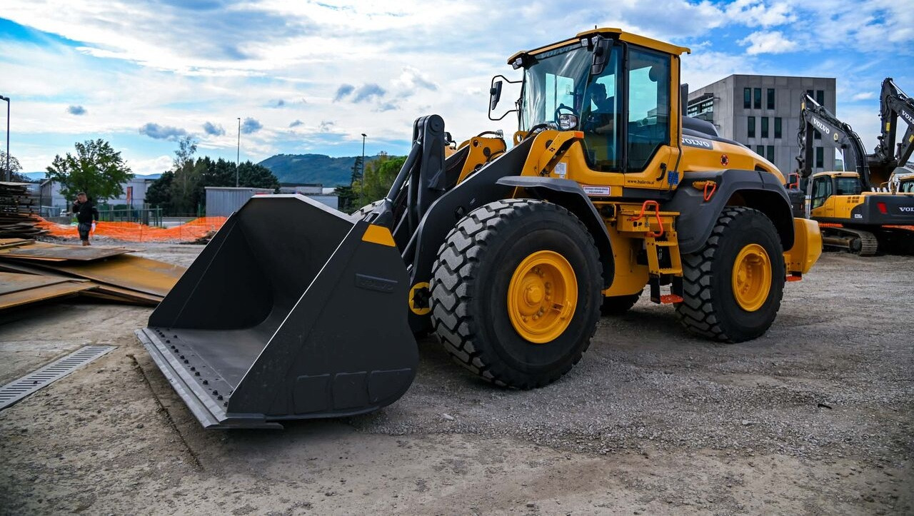 Volvo L110H - اللودر بعجل: صور 1 Volvo L110H - اللودر بعجل: صور 1