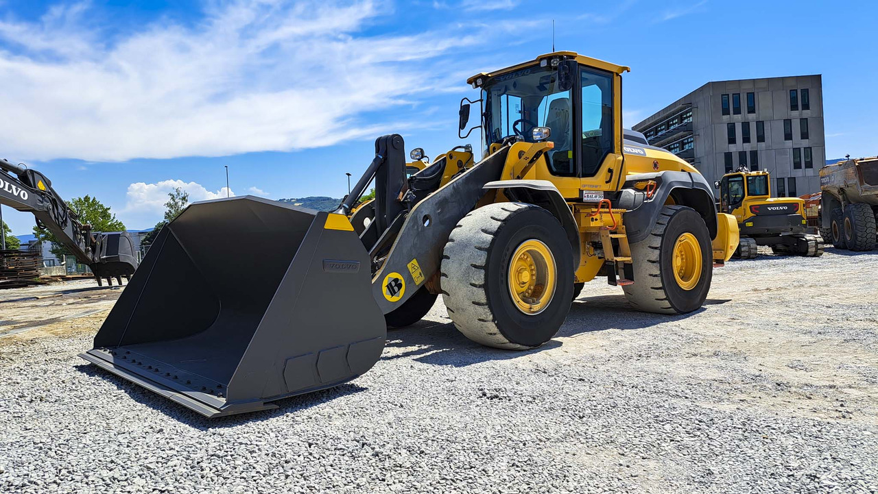 Volvo L120H - اللودر بعجل: صور 1 Volvo L120H - اللودر بعجل: صور 1