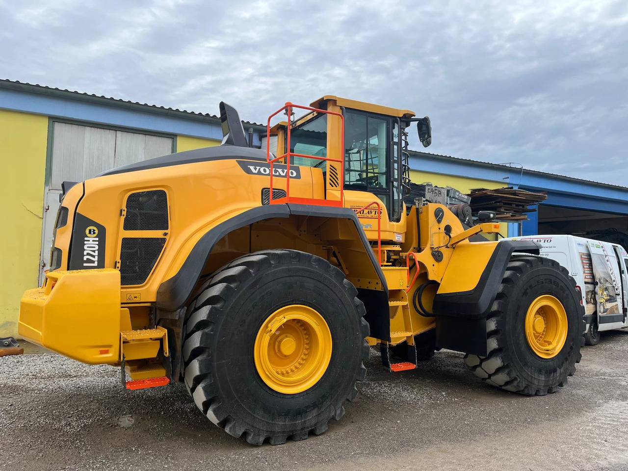 Volvo L220H - اللودر بعجل: صور 1 Volvo L220H - اللودر بعجل: صور 1