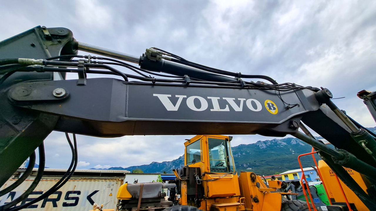 Volvo boom arm 14693314   Volvo EWR150E - ذراع الرافعة - حفارة: صور 2 Volvo boom arm 14693314   Volvo EWR150E - ذراع الرافعة - حفارة: صور 2