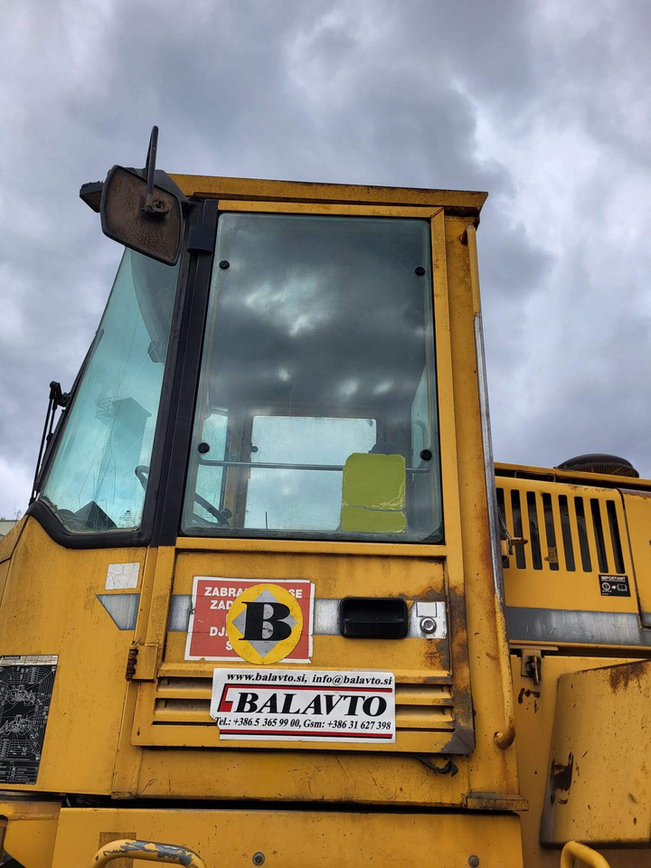 Volvo door - باب و قطع الغيار - لودر: صور 1 Volvo door - باب و قطع الغيار - لودر: صور 1