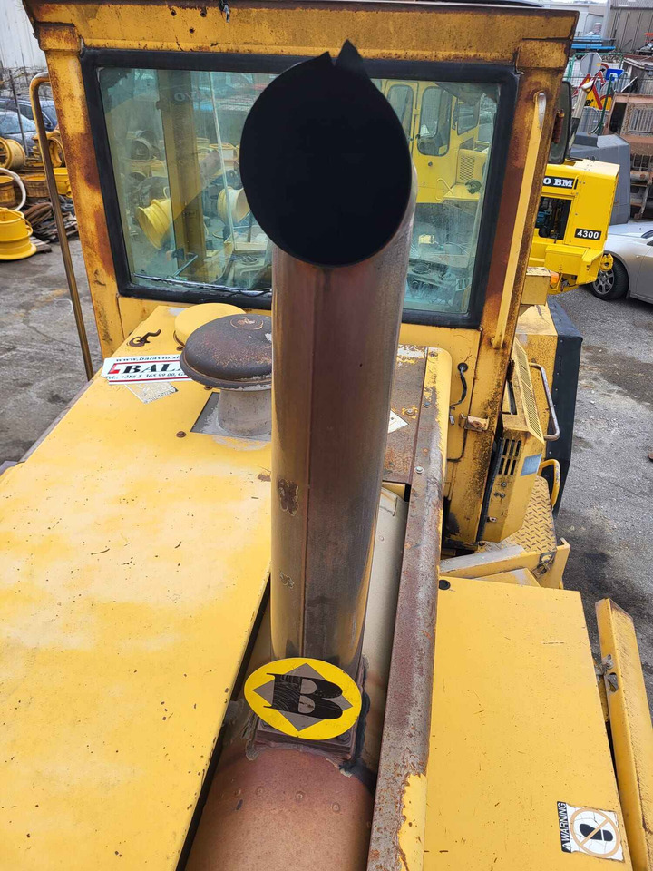 Volvo exhaust pipe - ماسورة العادم - لودر: صور 1 Volvo exhaust pipe - ماسورة العادم - لودر: صور 1