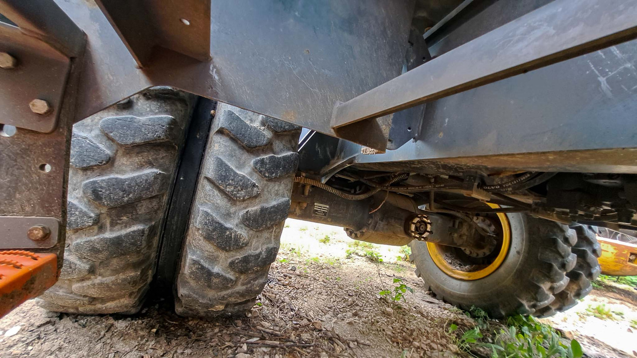 Volvo front axle 14693936 for Volvo EWR150E, EW180E, EWR170E, EW200E MH, EW160E - المحور الأمامي - حفارة: صور 1 Volvo front axle 14693936 for Volvo EWR150E, EW180E, EWR170E, EW200E MH, EW160E - المحور الأمامي - حفارة: صور 1