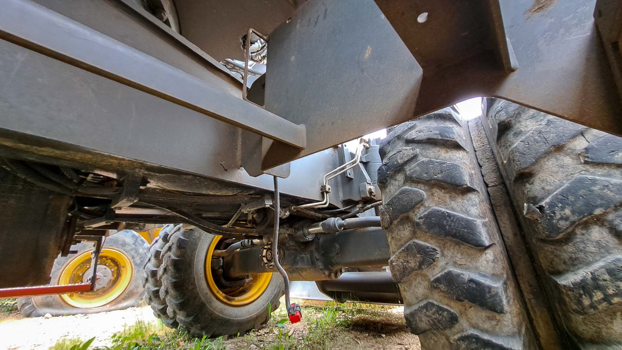 Volvo rear axle 14590304 Volvo EWR150E, EW160D, EW160E, EW180E, EW140E, EWR170E, EW200E MH, EW180D, EW160C, EW180C - المحور الخلفي - حفارة: صور 1 Volvo rear axle 14590304 Volvo EWR150E, EW160D, EW160E, EW180E, EW140E, EWR170E, EW200E MH, EW180D, EW160C, EW180C - المحور الخلفي - حفارة: صور 1
