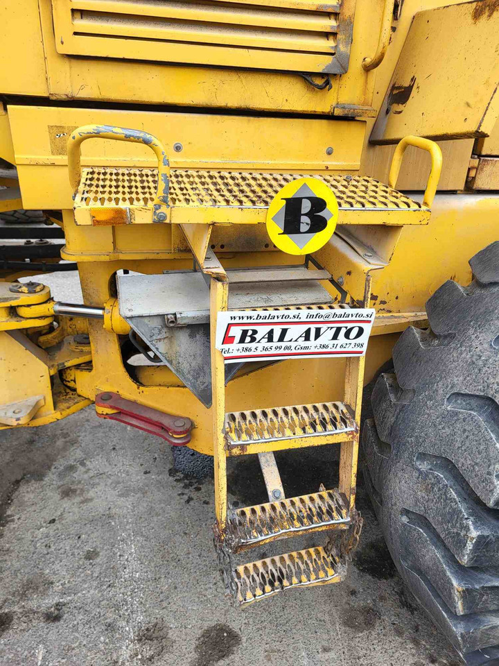 Volvo steps - خطوة جانبية - لودر: صور 2 Volvo steps - خطوة جانبية - لودر: صور 2