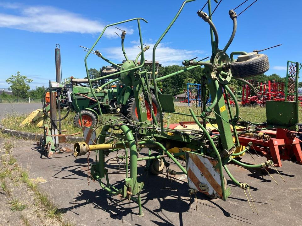 Krone KW 5.50 Wender, Heuer, Zetter hydr. Grenzstreueinrichtung - لمّامَة القش: صور 1 Krone KW 5.50 Wender, Heuer, Zetter hydr. Grenzstreueinrichtung - لمّامَة القش: صور 1