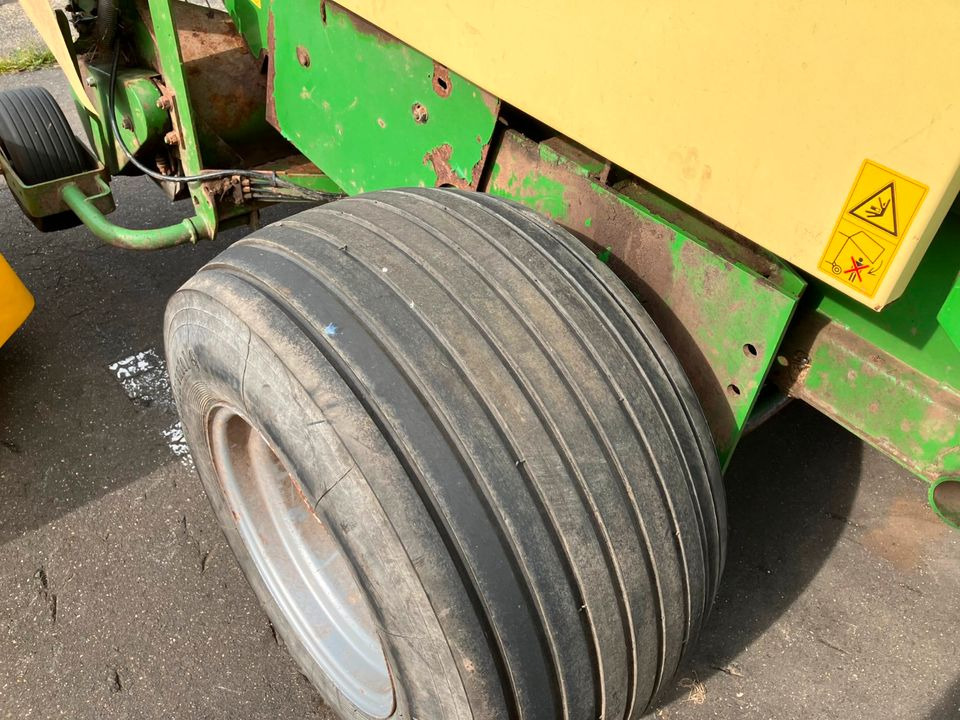 Krone Rundballenpresse VP 1500 MC Schneidwerk Netzbindung - مكبس القش الدائري: صور 3 Krone Rundballenpresse VP 1500 MC Schneidwerk Netzbindung - مكبس القش الدائري: صور 3