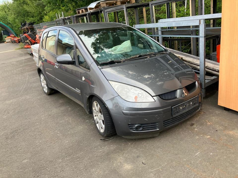 Mitsubishi Colt Unfallfahrzeug - سيارة: صور 1 Mitsubishi Colt Unfallfahrzeug - سيارة: صور 1
