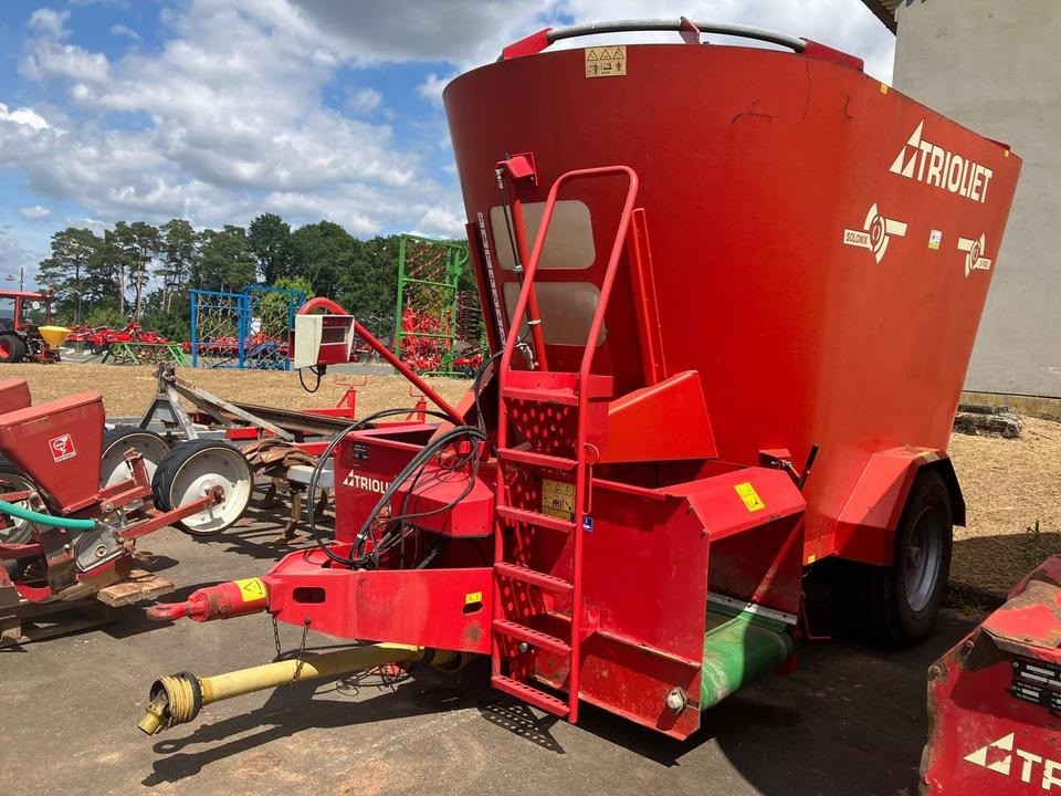 Trioliet Futtermischwagen Solomix 2 1600 Förderband vorne - آلة خلط وتوزيع الأعلاف: صور 1 Trioliet Futtermischwagen Solomix 2 1600 Förderband vorne - آلة خلط وتوزيع الأعلاف: صور 1