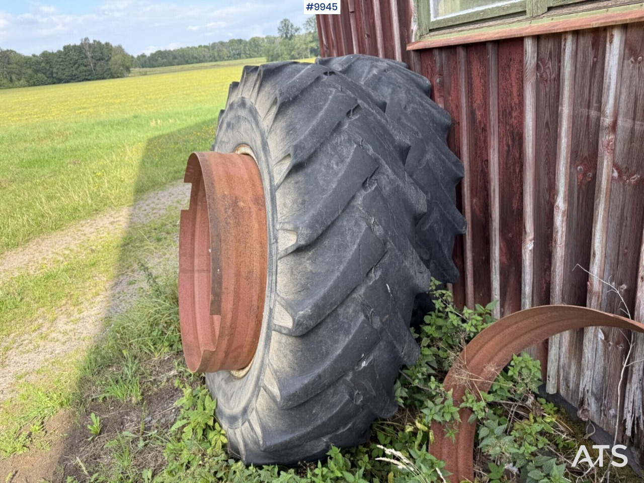 2 tractor tires with rims and rings - عجلات - جرار: صور 2 2 tractor tires with rims and rings - عجلات - جرار: صور 2