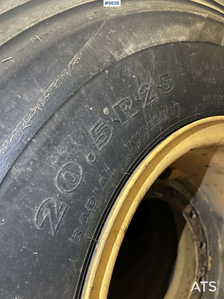 4 Nokian 20.5R25 tires on rims - عجلات - آلات البناء: صور 4 4 Nokian 20.5R25 tires on rims - عجلات - آلات البناء: صور 4