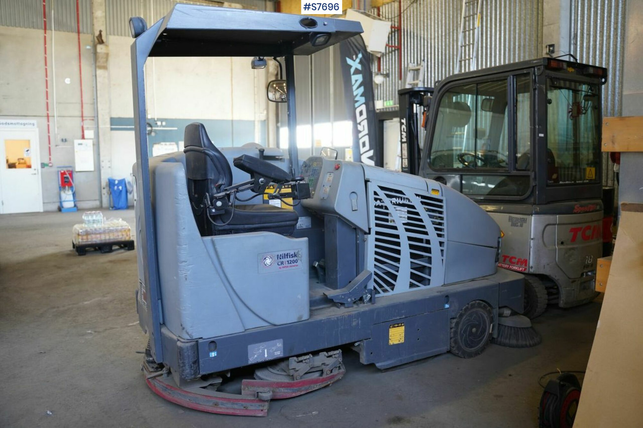 Cleaning machine Nilfisk CR1200 rep.object - سياره كنس شوارع: صور 3 Cleaning machine Nilfisk CR1200 rep.object - سياره كنس شوارع: صور 3
