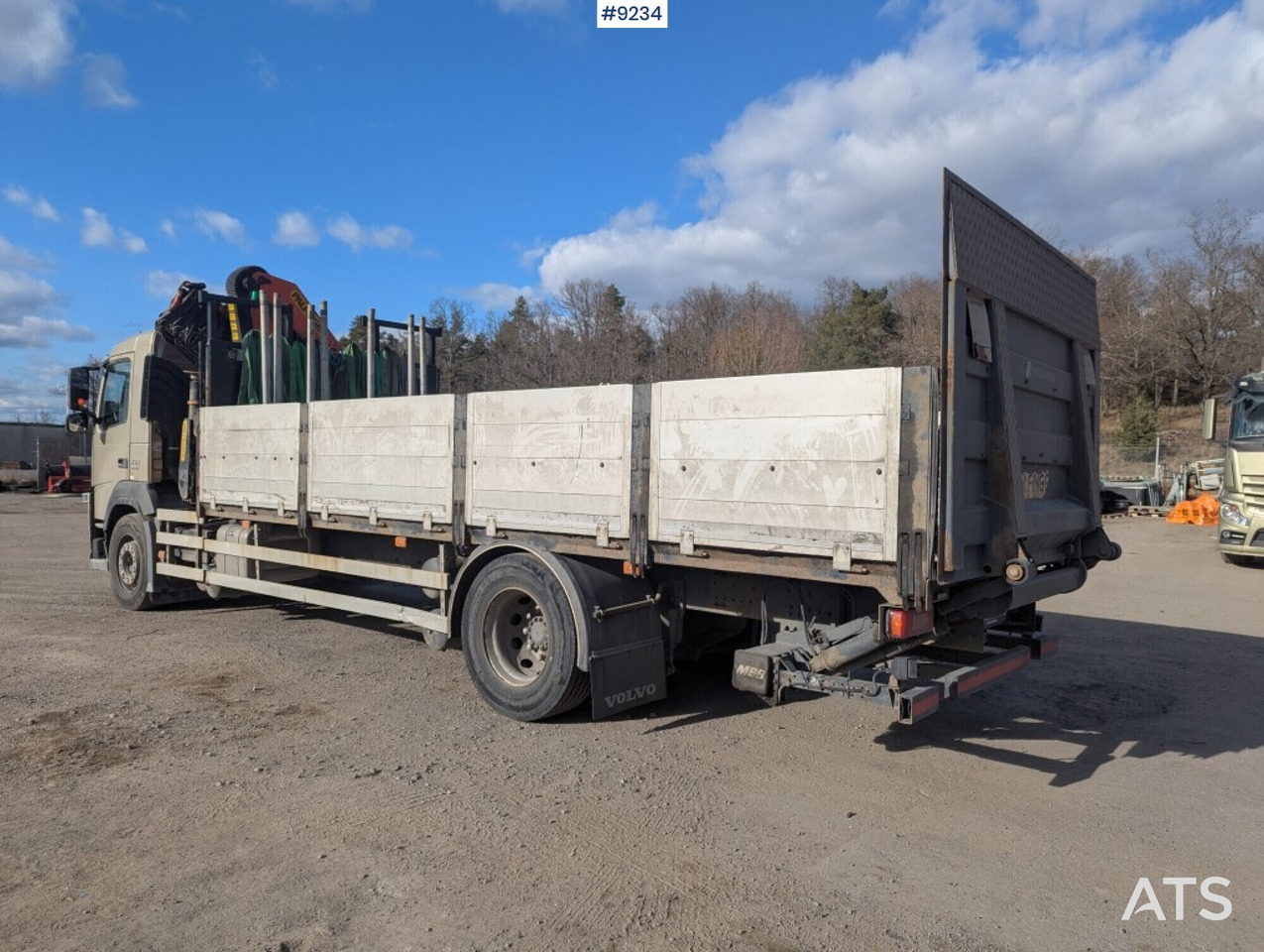 Crane Truck Volvo FM 330 4X2 with tail lift - شاحنات مسطحة, شاحنة كرين: صور 4 Crane Truck Volvo FM 330 4X2 with tail lift - شاحنات مسطحة, شاحنة كرين: صور 4