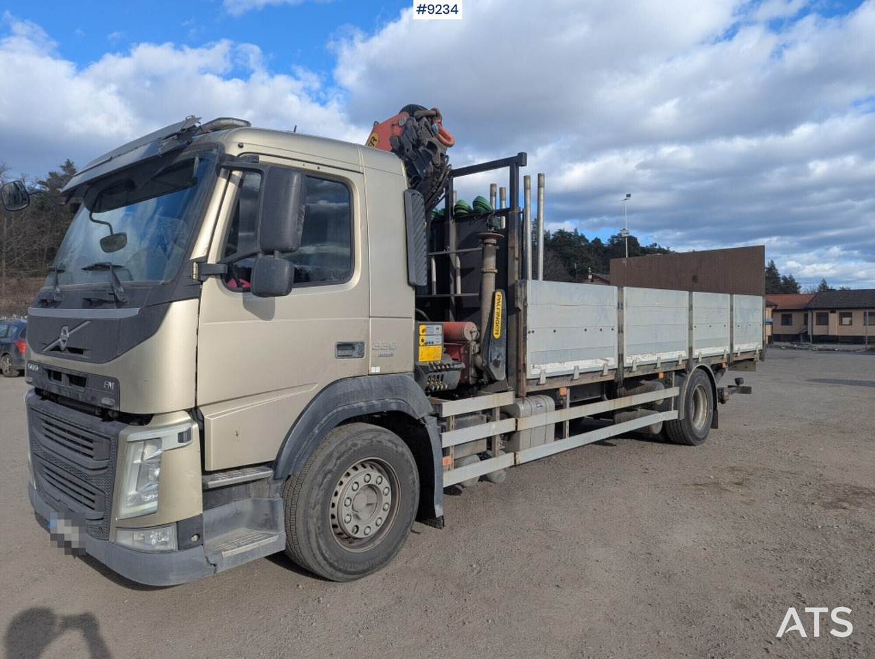 Crane Truck Volvo FM 330 4X2 with tail lift - شاحنات مسطحة, شاحنة كرين: صور 1 Crane Truck Volvo FM 330 4X2 with tail lift - شاحنات مسطحة, شاحنة كرين: صور 1