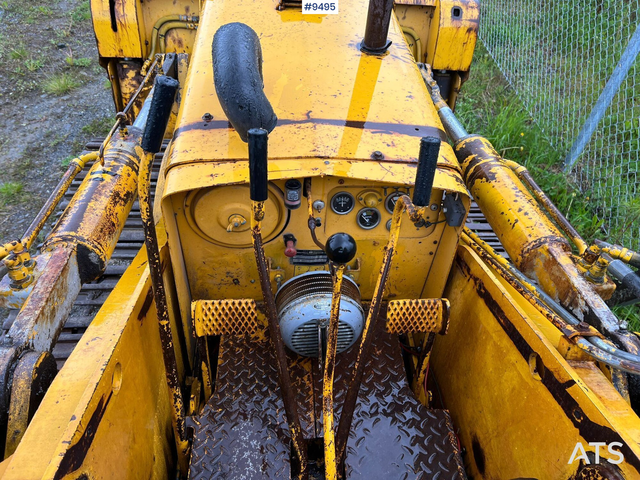 Crawler dozer INTERNATIONAL L125 - بلدوزر: صور 5 Crawler dozer INTERNATIONAL L125 - بلدوزر: صور 5
