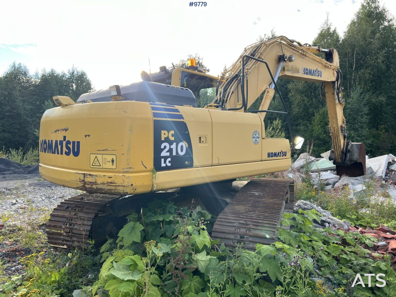 حفارات زحافة KOMATSU PC210LC-8 Excavator with buckets: صور 19