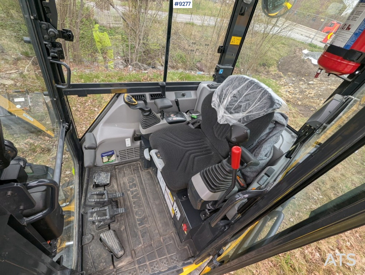 Mini Excavator Komatsu PC26MR (See Video) - حفارة مصغرة: صور 5 Mini Excavator Komatsu PC26MR (See Video) - حفارة مصغرة: صور 5