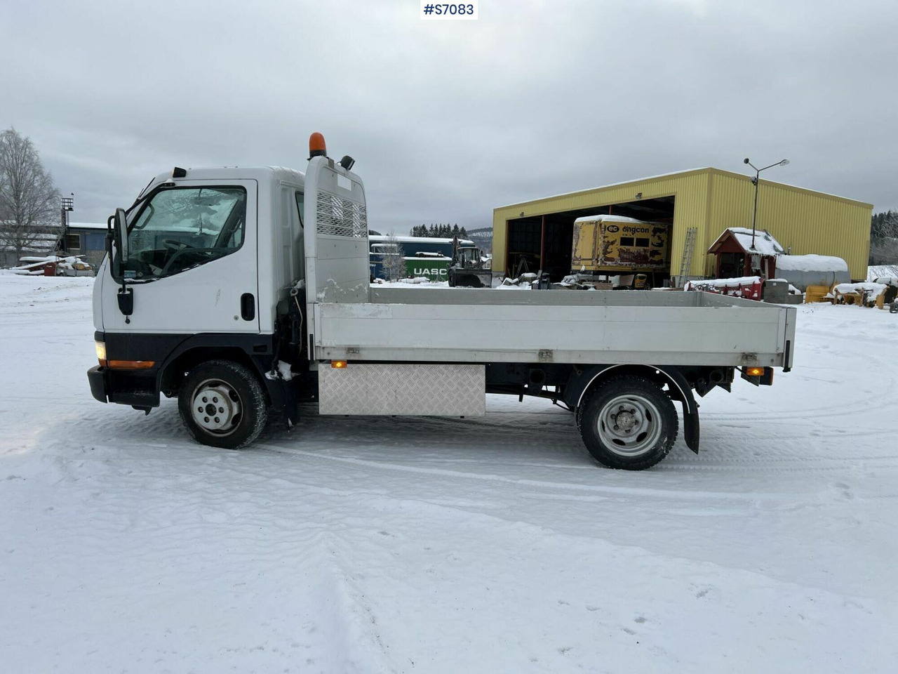 Mitsubishi Canter FB634 Intercooler, tiltable cabin - شاحنات مسطحة: صور 3 Mitsubishi Canter FB634 Intercooler, tiltable cabin - شاحنات مسطحة: صور 3