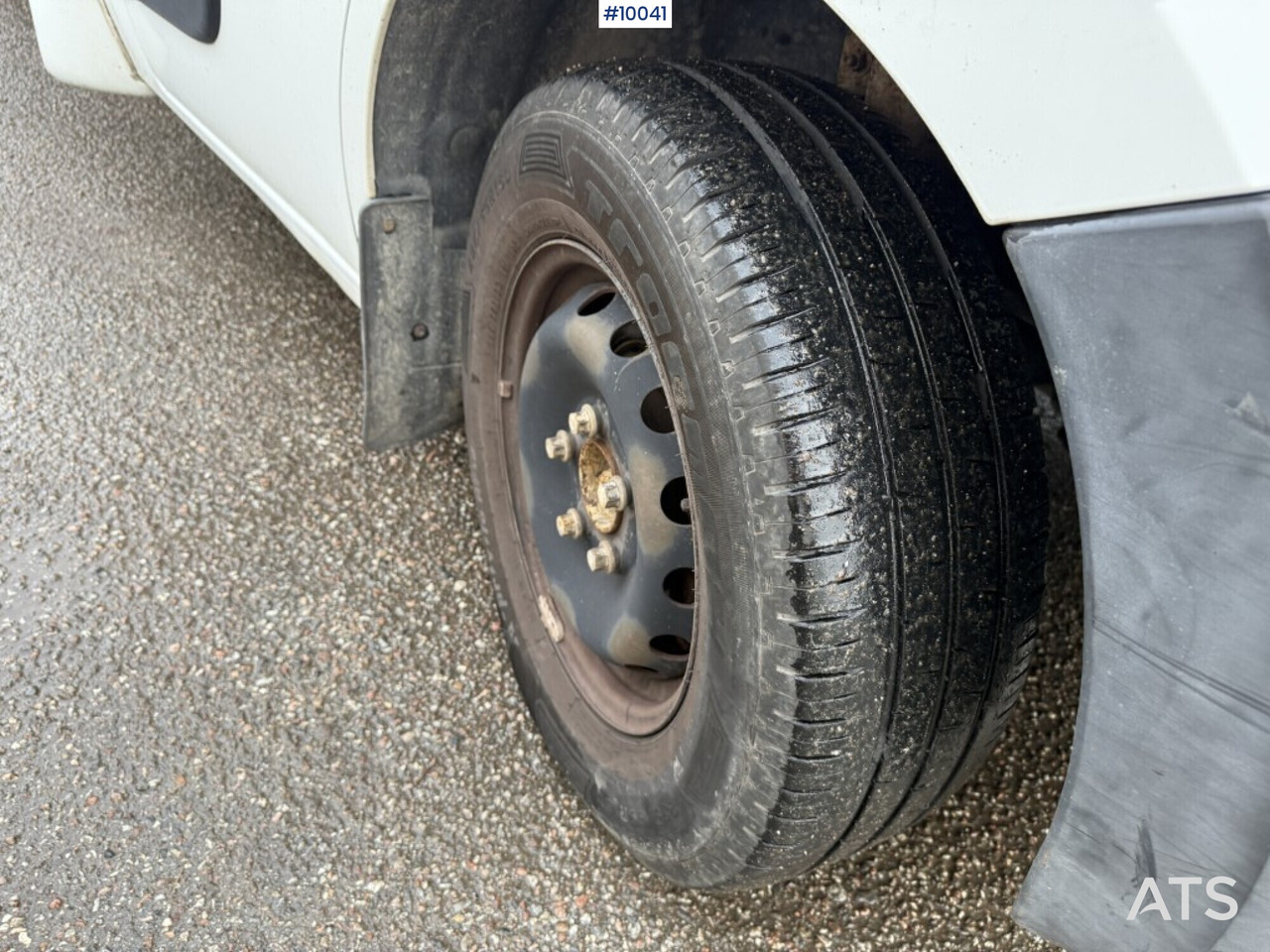 الشاحنات الصغيرة صندوق مغلق Nissan NV 400 with tail lift: صور 15