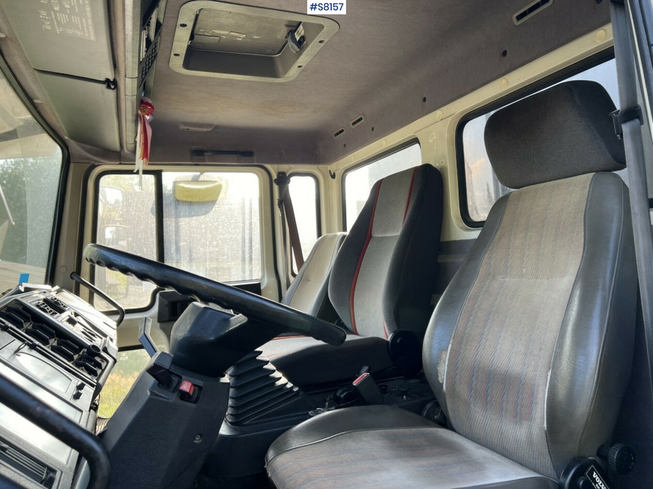 Rebuild boxtruck Volvo FL 608 to a horsetruck - SEE VIDEO - شاحنة نقل خيل: صور 3 Rebuild boxtruck Volvo FL 608 to a horsetruck - SEE VIDEO - شاحنة نقل خيل: صور 3