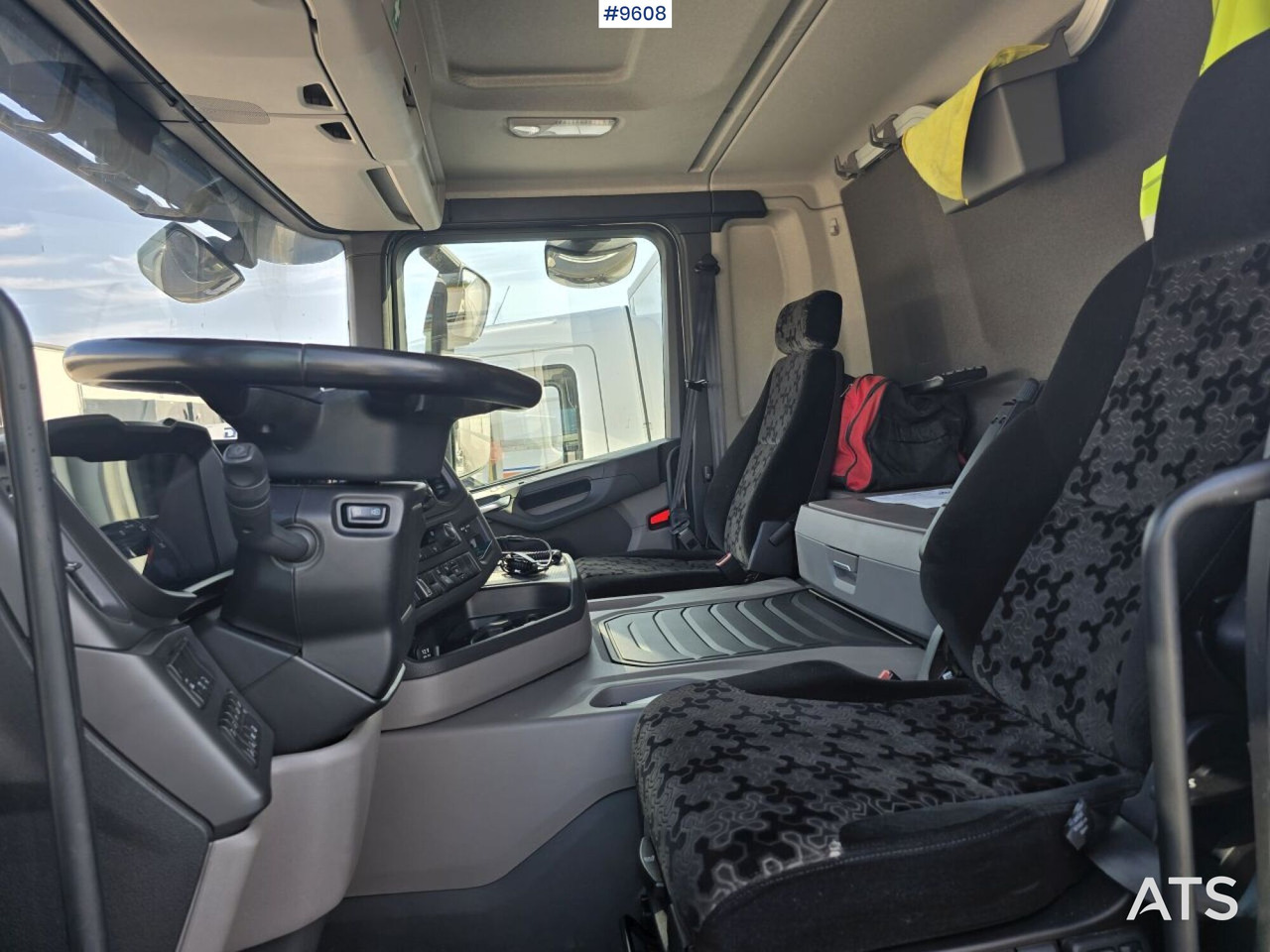Scania P250 Liftable and lowerable body - بصندوق مغلق شاحنة: صور 5 Scania P250 Liftable and lowerable body - بصندوق مغلق شاحنة: صور 5