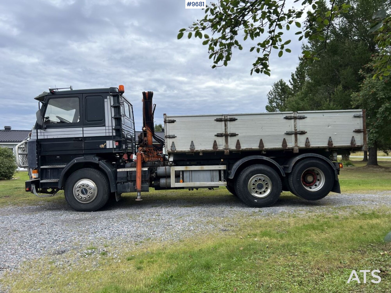 Scania R93 HL 6X2 with Hiab crane and plow mount - شاحنات مسطحة, شاحنة كرين: صور 3 Scania R93 HL 6X2 with Hiab crane and plow mount - شاحنات مسطحة, شاحنة كرين: صور 3