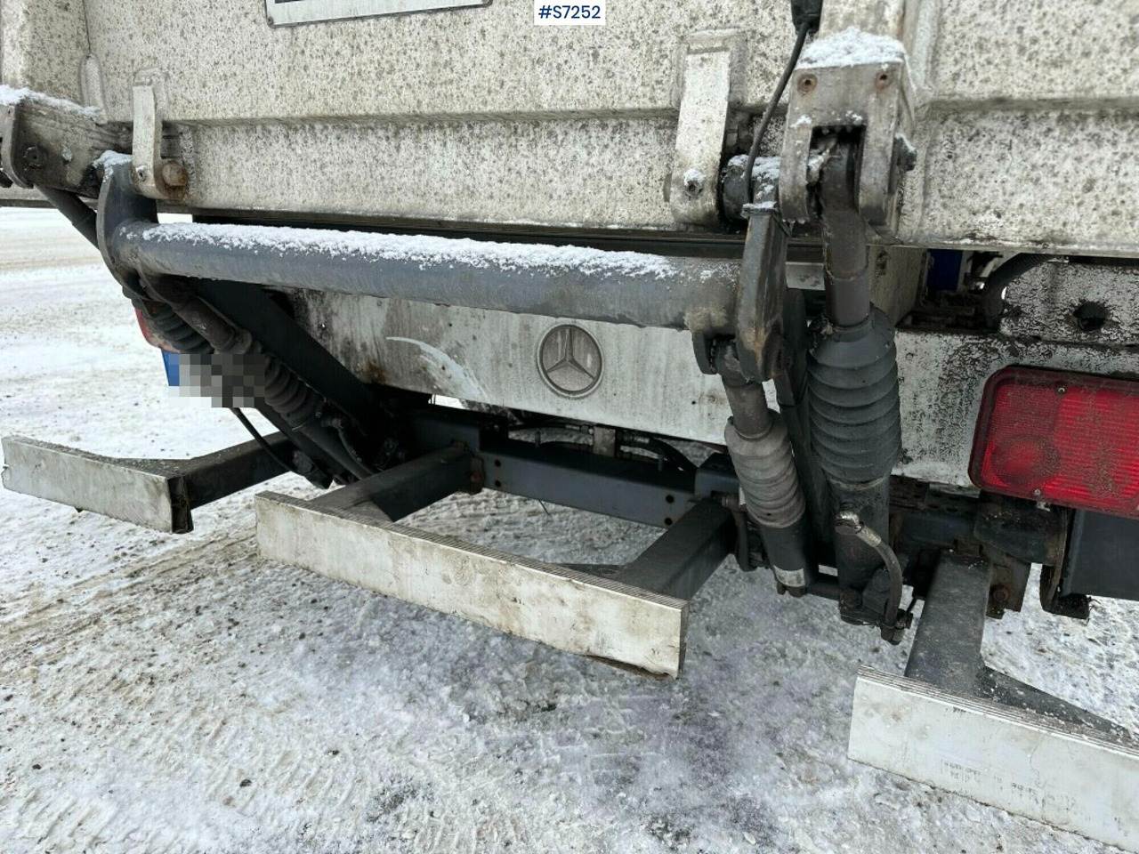 الشاحنات الصغيرة صندوق مغلق Sprinter box truck Mercedes Benz  with Tailgate lift: صور 10