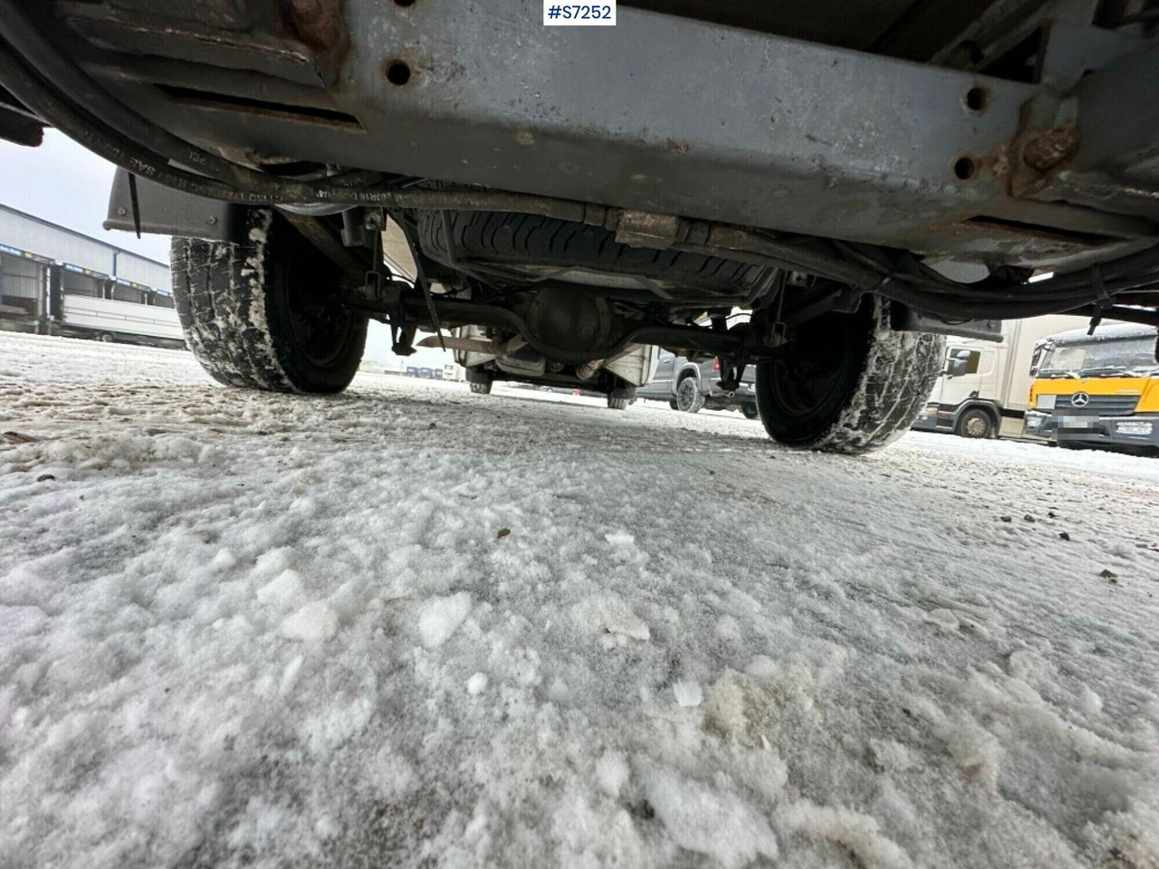 الشاحنات الصغيرة صندوق مغلق Sprinter box truck Mercedes Benz  with Tailgate lift: صور 14