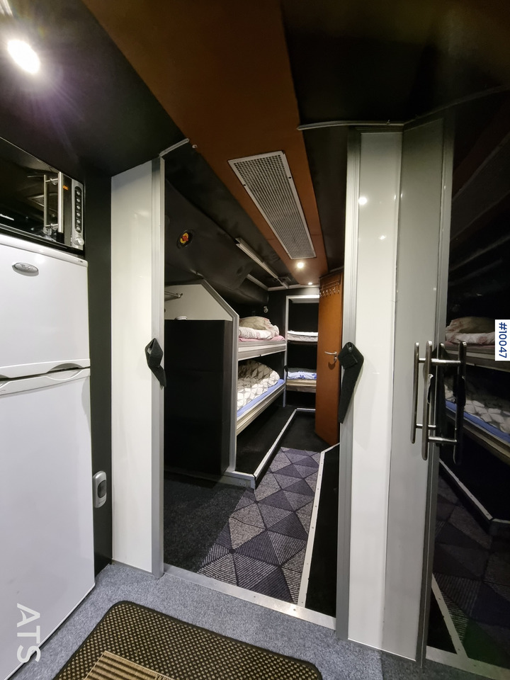 كرفان فان VOLVO B10M-70B Motorhome / Snowmobile bus with rear lift: صور 12