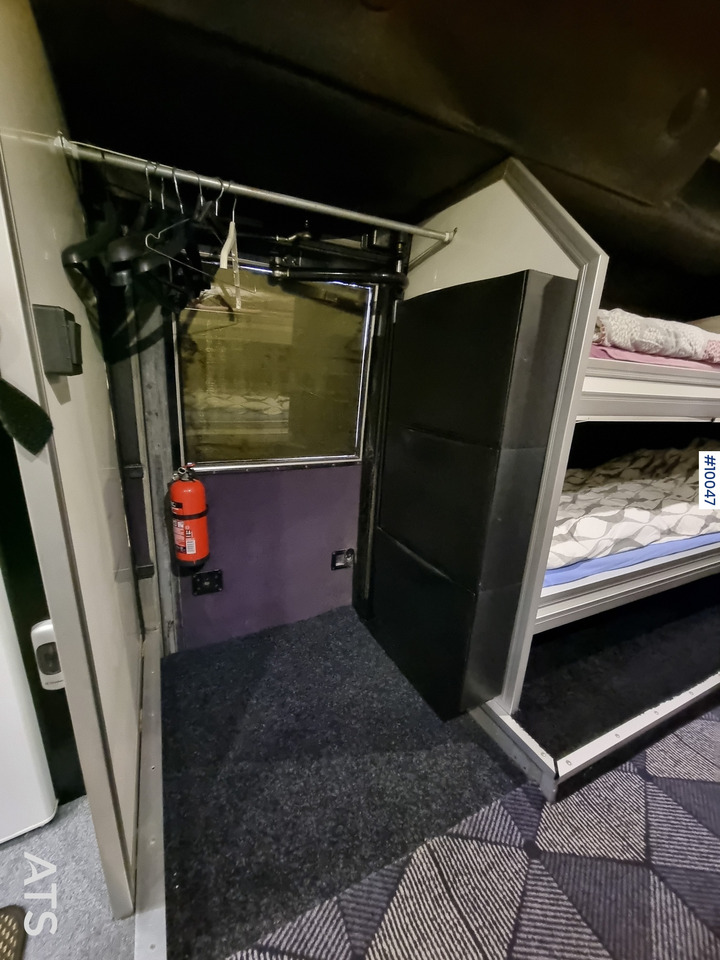 كرفان فان VOLVO B10M-70B Motorhome / Snowmobile bus with rear lift: صور 10