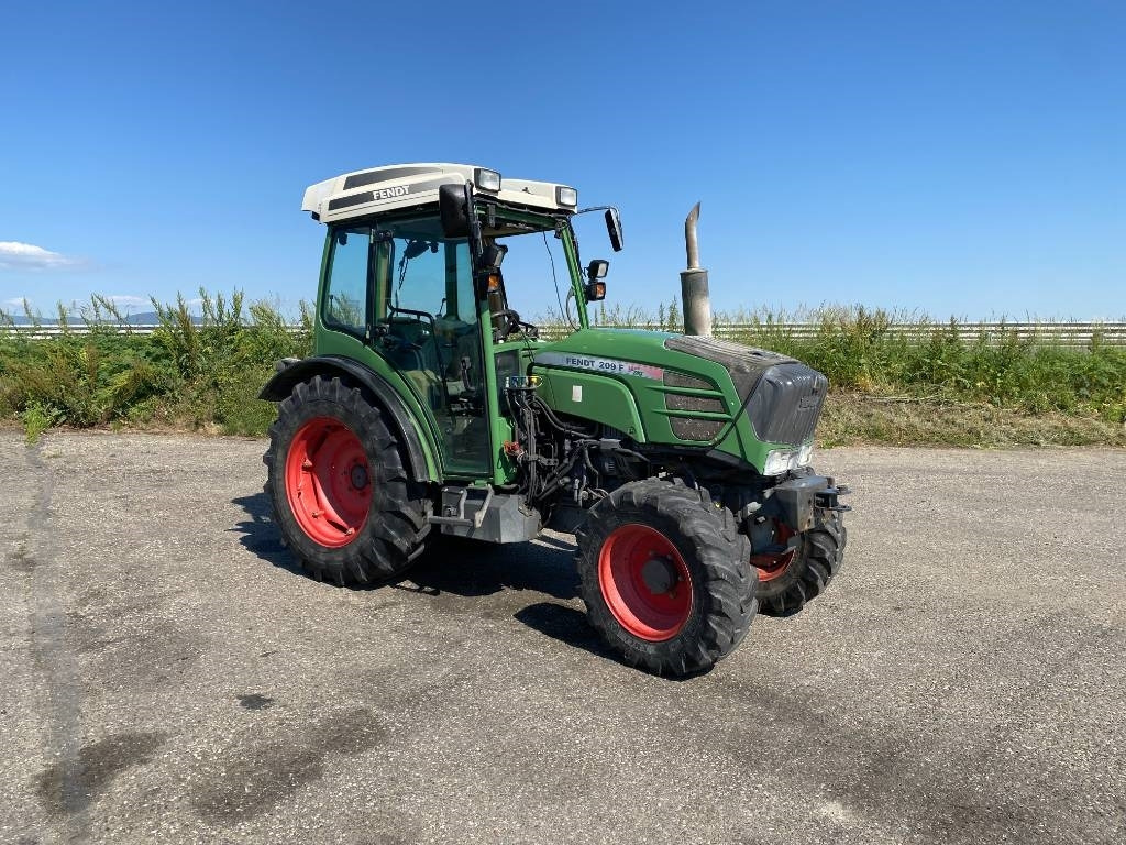 Fendt 209F Vario TMS 1er Main endommagé - جرار: صور 3 Fendt 209F Vario TMS 1er Main endommagé - جرار: صور 3