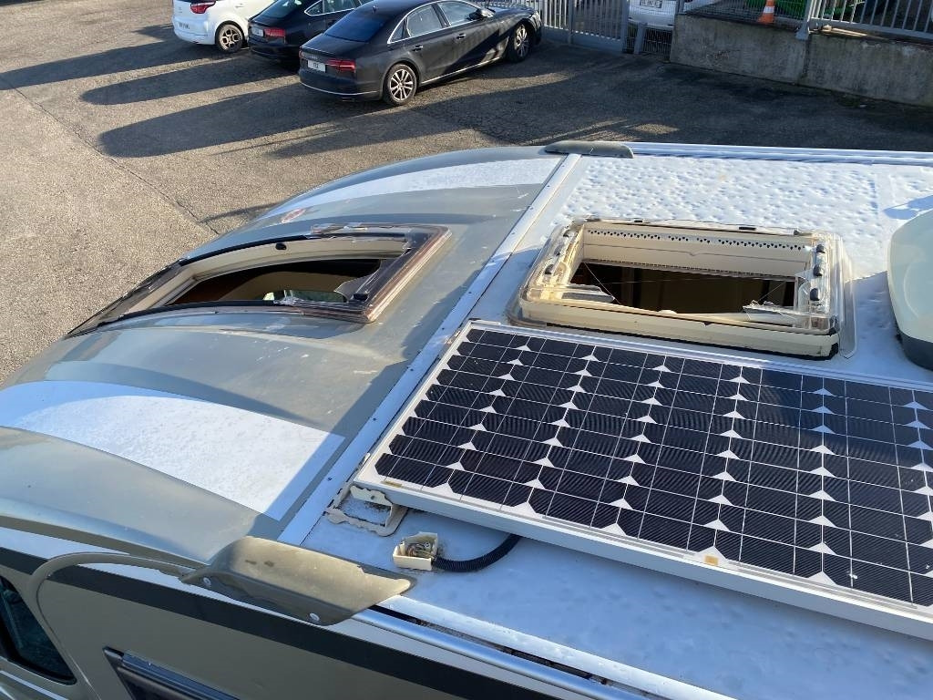 موتر هوم شبه متكامل Fiat BURSTNER Privilège T615-DUCATO 130 M/Jet endommagé: صور 17