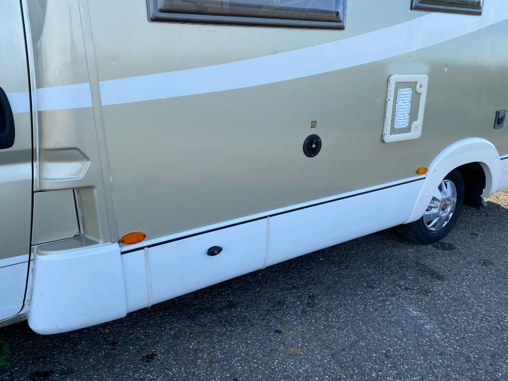 موتر هوم شبه متكامل Fiat BURSTNER Privilège T615-DUCATO 130 M/Jet endommagé: صور 32