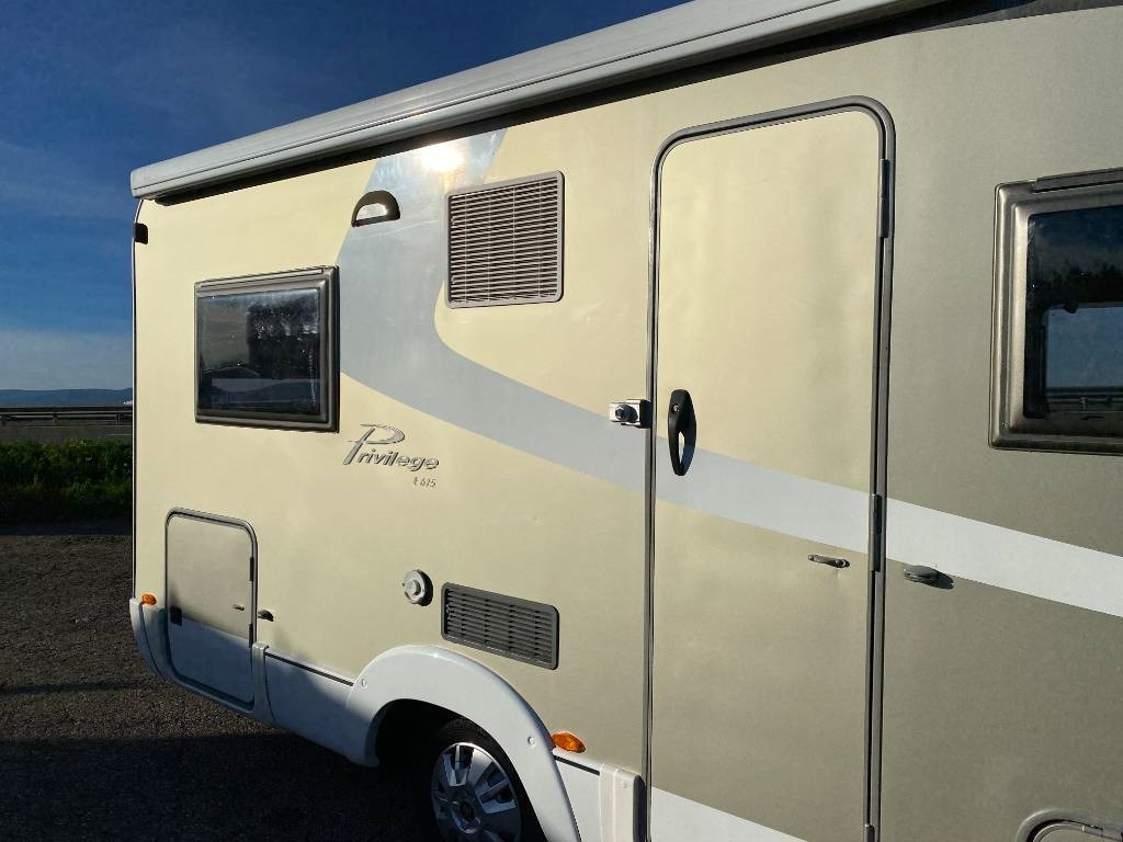 موتر هوم شبه متكامل Fiat BURSTNER Privilège T615-DUCATO 130 M/Jet endommagé: صور 43