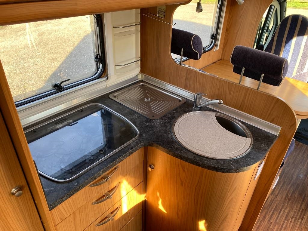 موتر هوم شبه متكامل Fiat BURSTNER Privilège T615-DUCATO 130 M/Jet endommagé: صور 23