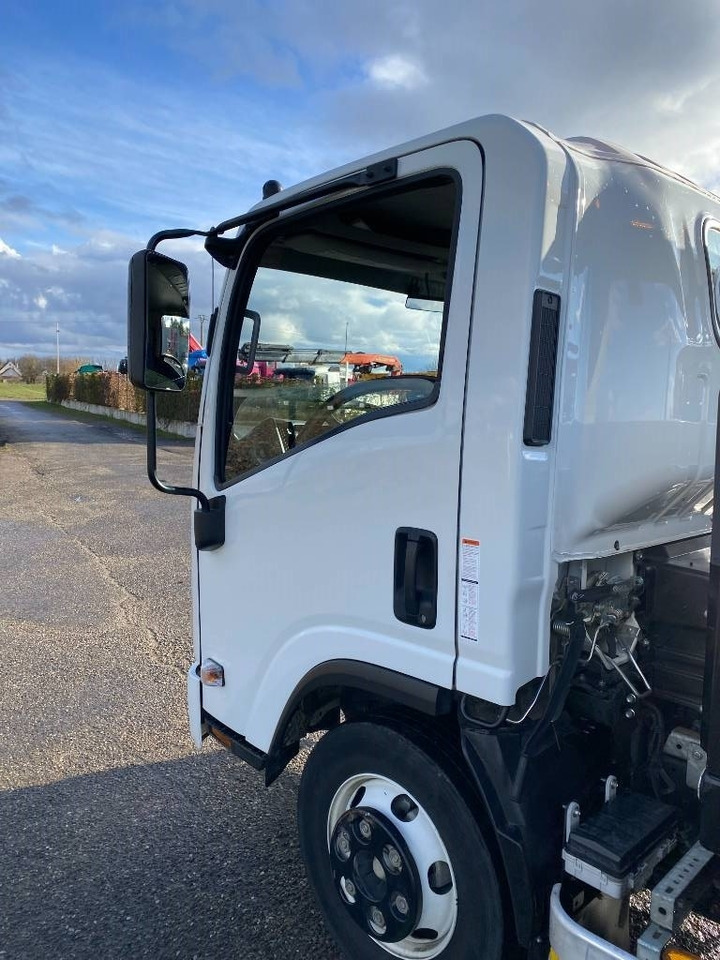 سيارة السحب للتصليح Isuzu P75-S2/MONZA 1er Main Carte grise Française: صور 45 سيارة السحب للتصليح Isuzu P75-S2/MONZA 1er Main Carte grise Française: صور 45