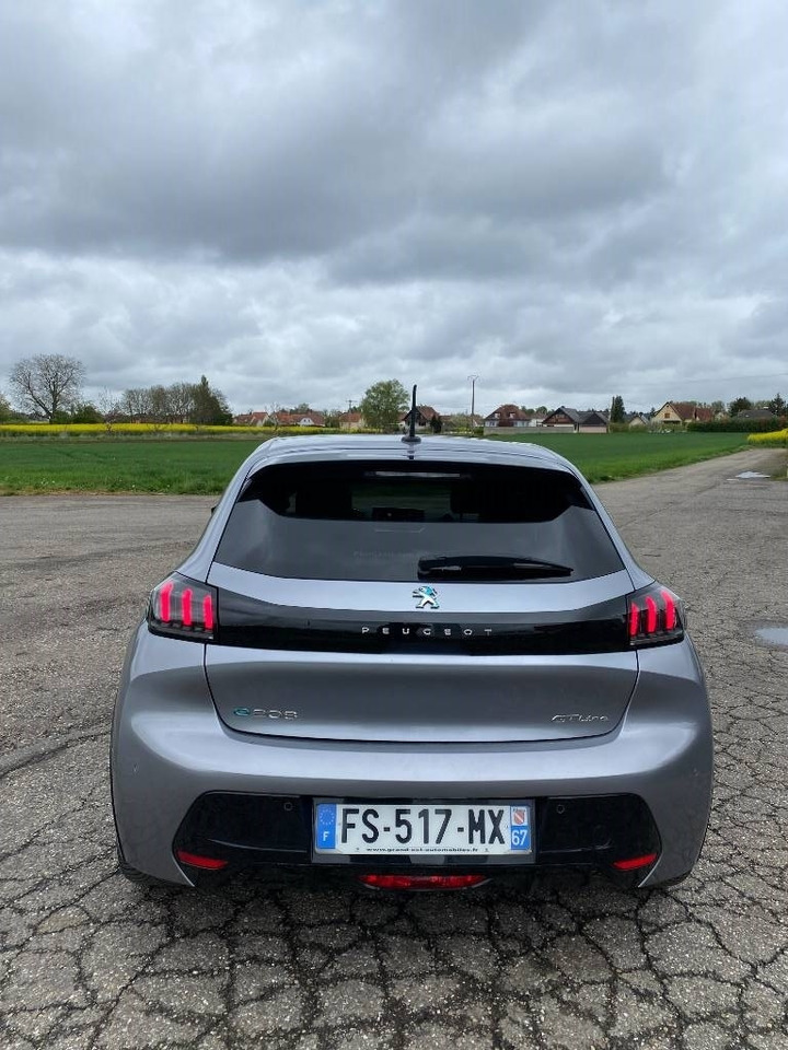 Peugeot e208 136/GT-Line Toit Panoramique 1er Main - سيارة: صور 5 Peugeot e208 136/GT-Line Toit Panoramique 1er Main - سيارة: صور 5
