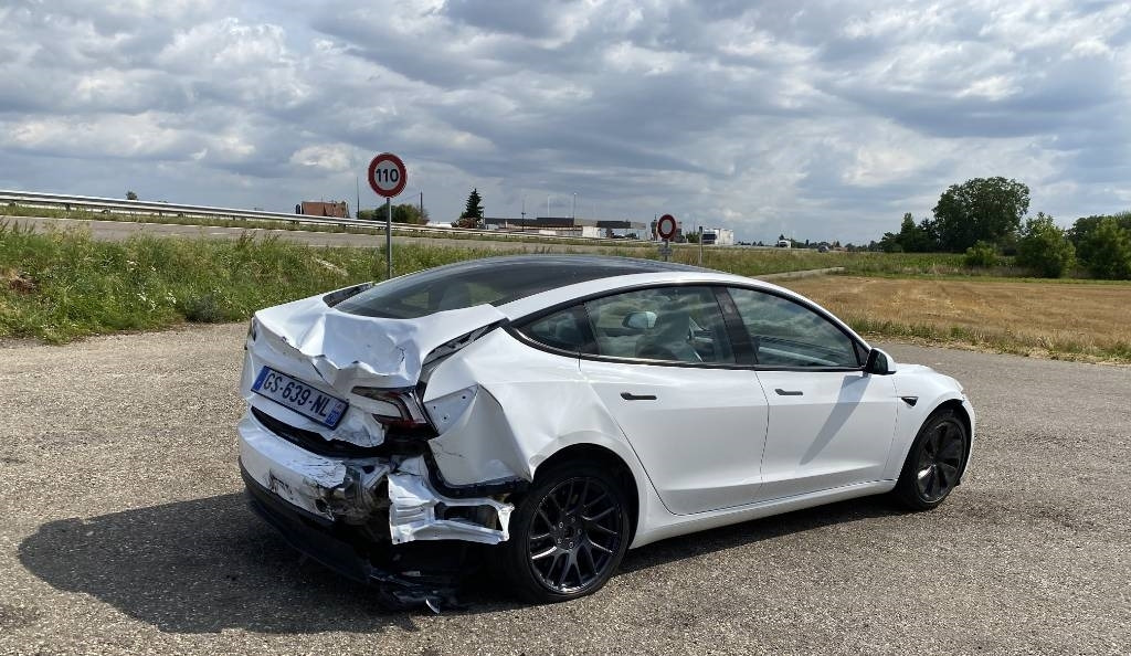 Tesla MODEL 3 5YJ3 Carte Grise Française endommagée - سيارة: صور 4 Tesla MODEL 3 5YJ3 Carte Grise Française endommagée - سيارة: صور 4