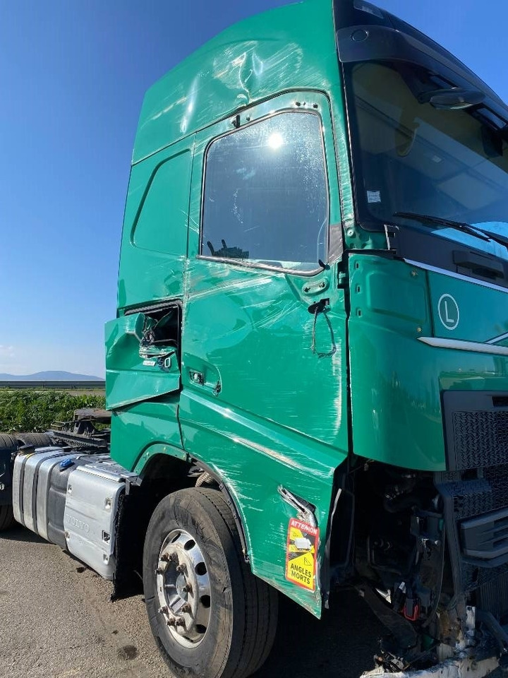 Volvo FH 500 I-save GLOBETROTTER 1er Main endommagé - شاحنة جرار: صور 3 Volvo FH 500 I-save GLOBETROTTER 1er Main endommagé - شاحنة جرار: صور 3