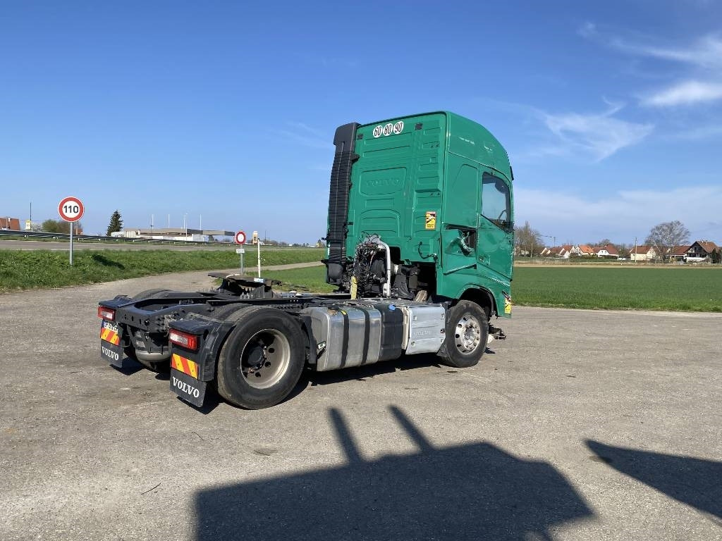 Volvo FH 500 I-save GLOBETROTTER 1er Main endommagé - شاحنة جرار: صور 4 Volvo FH 500 I-save GLOBETROTTER 1er Main endommagé - شاحنة جرار: صور 4