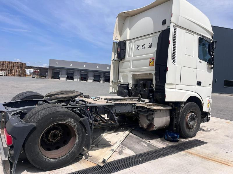 DAF XF 530 - شاحنة جرار: صور 4 DAF XF 530 - شاحنة جرار: صور 4