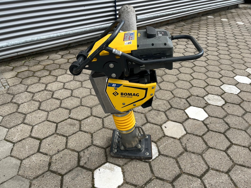 Bomag BT60E - آلات البناء: صور 3 Bomag BT60E - آلات البناء: صور 3