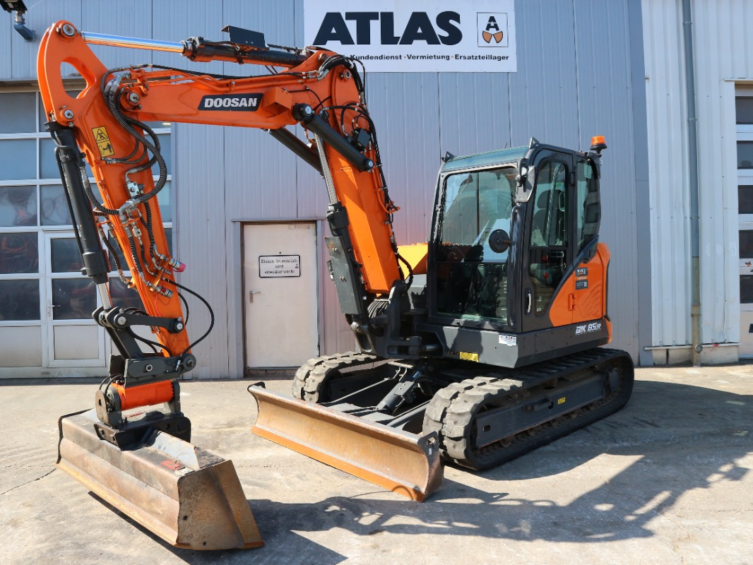 Doosan DX85R-7 - حفارة مصغرة: صور 1 Doosan DX85R-7 - حفارة مصغرة: صور 1