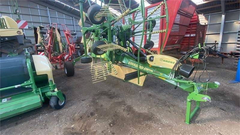 Krone SWADRO TC880 rive Plus - لمّامَة القش: صور 1 Krone SWADRO TC880 rive Plus - لمّامَة القش: صور 1
