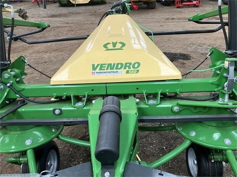 Krone Vendro 560 - لمّامَة القش: صور 1 Krone Vendro 560 - لمّامَة القش: صور 1