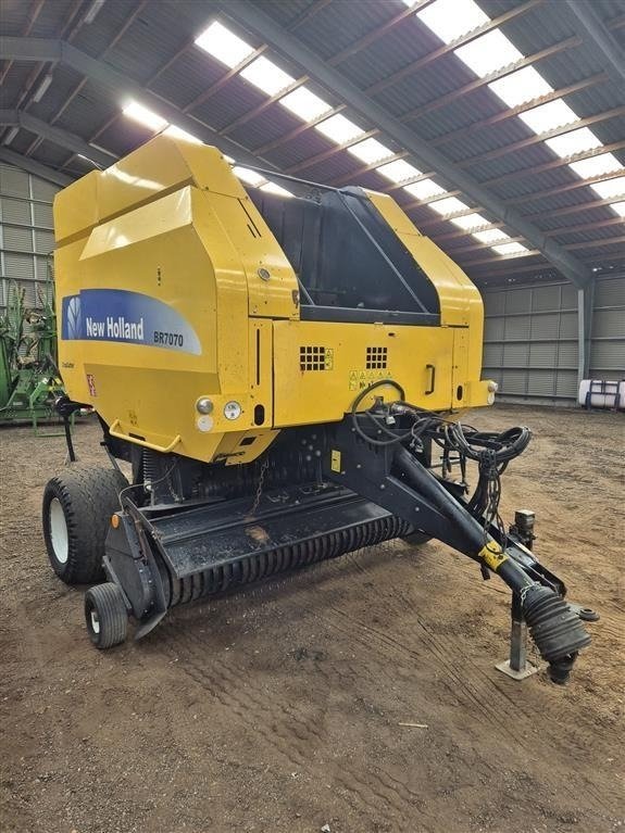 New Holland BR7070 med rotorsnitter Snitter - مكبس القش الدائري: صور 2 New Holland BR7070 med rotorsnitter Snitter - مكبس القش الدائري: صور 2