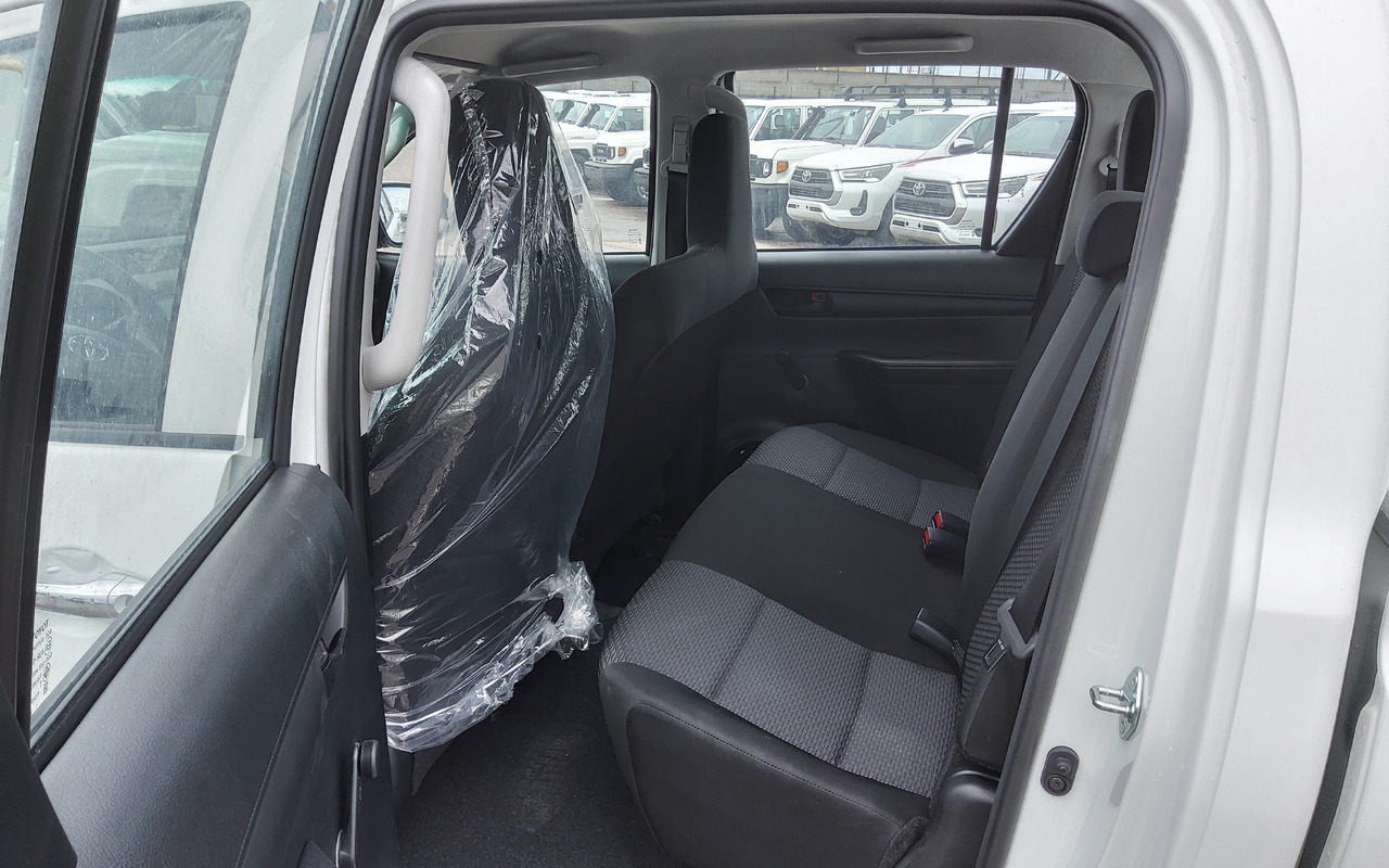 تأجير Toyota Hilux / Revo Pick-up double cabin pack security 2.4L Turbo Diesel Manual Toyota Hilux / Revo Pick-up double cabin pack security 2.4L Turbo Diesel Manual: صور 11