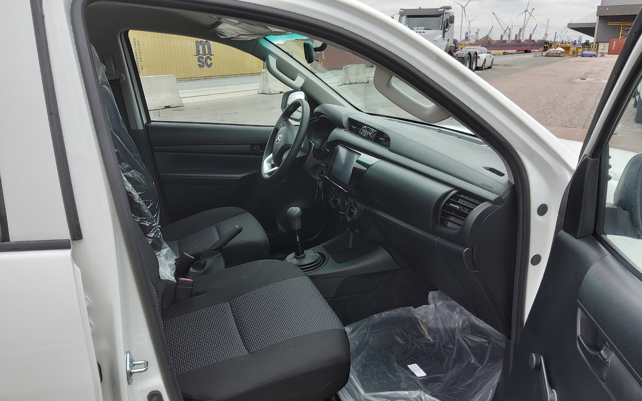 تأجير Toyota Hilux / Revo Pick-up double cabin pack security 2.4L Turbo Diesel Manual Toyota Hilux / Revo Pick-up double cabin pack security 2.4L Turbo Diesel Manual: صور 12