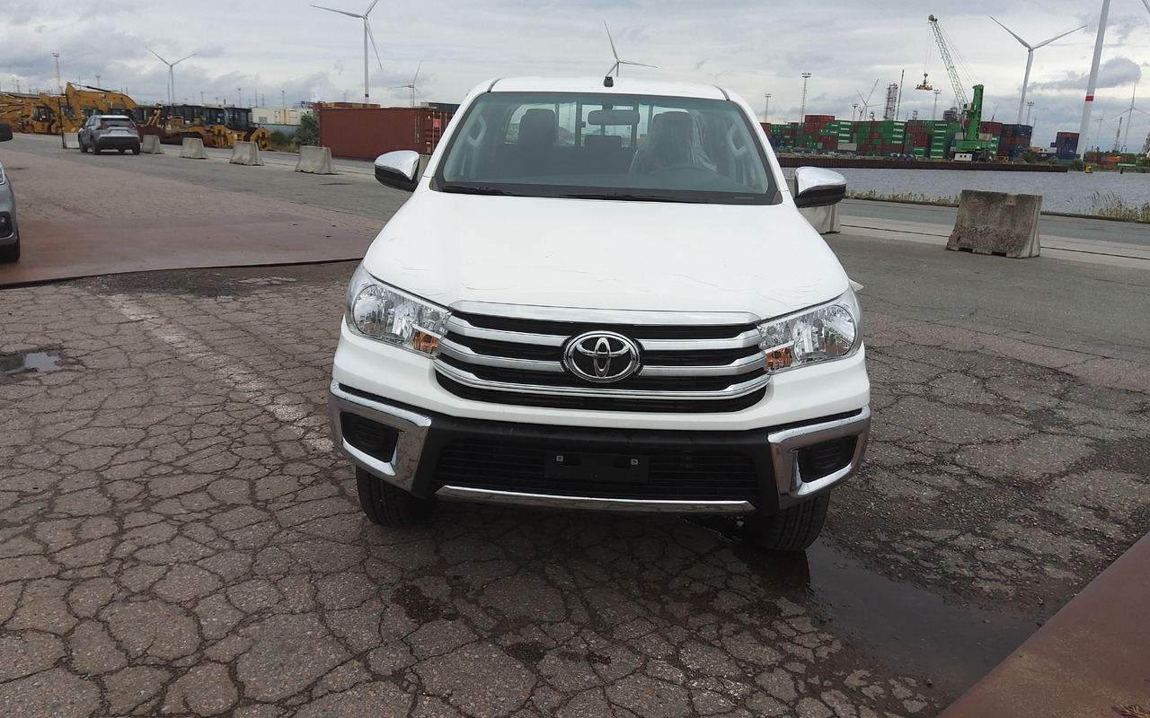 Toyota Hilux / Revo Pick-up double cabin pack security 2.4L Turbo Diesel Manual - شاحنة البيك أب: صور 2 Toyota Hilux / Revo Pick-up double cabin pack security 2.4L Turbo Diesel Manual - شاحنة البيك أب: صور 2