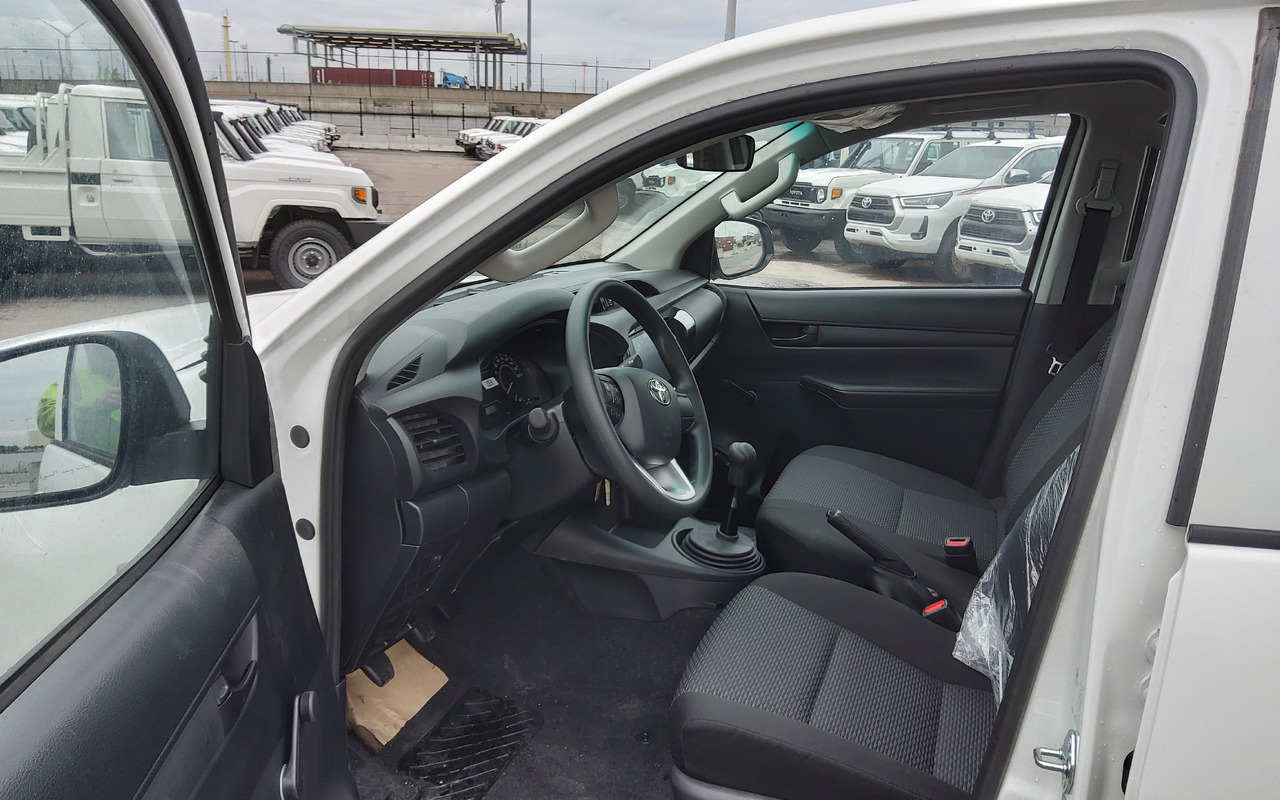 تأجير Toyota Hilux / Revo Pick-up double cabin pack security 2.4L Turbo Diesel Manual Toyota Hilux / Revo Pick-up double cabin pack security 2.4L Turbo Diesel Manual: صور 9